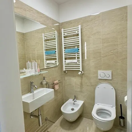 - Hlavná Ulica, Centrum, Netflix, Parking Apartamento *