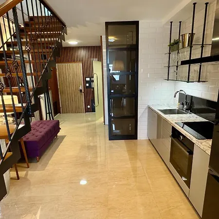 - Hlavna Ulica, Centrum, Netflix, Parking Apartment