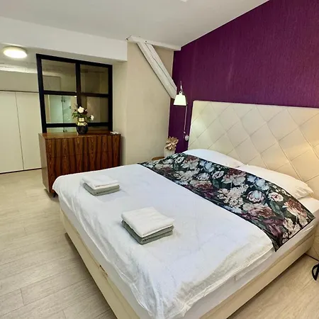 - Hlavna Ulica, Centrum, Netflix, Parking *