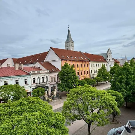 - Hlavná Ulica, Centrum, Netflix, Parking Apartamento *