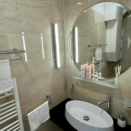 - Hlavna Ulica, Centrum, Netflix, Parking Apartment Kosice
