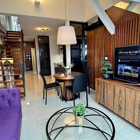 - Hlavná Ulica, Centrum, Netflix, Parking *