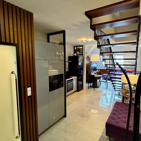 - Hlavna Ulica, Centrum, Netflix, Parking Košice