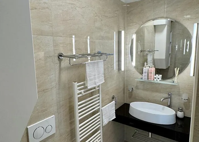 - Hlavna Ulica, Centrum, Netflix, Parking Kosice