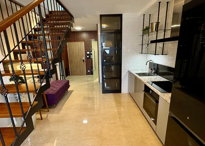 - Hlavna Ulica, Centrum, Netflix, Parking Apartment