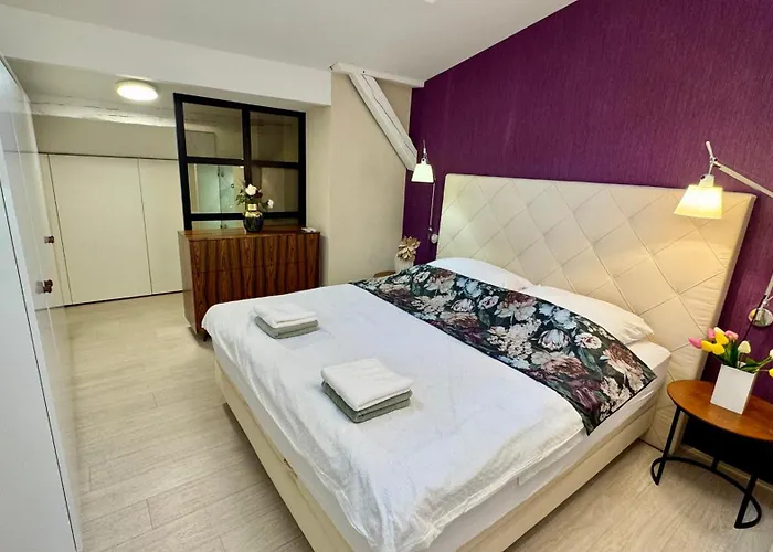 - Hlavna Ulica, Centrum, Netflix, Parking *