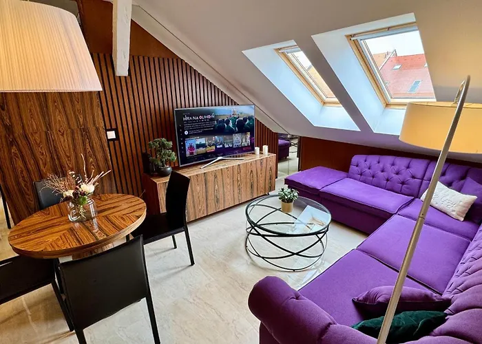 - Hlavna Ulica, Centrum, Netflix, Parking Apartment