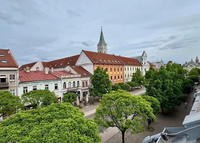 - Hlavna Ulica, Centrum, Netflix, Parking Apartment *