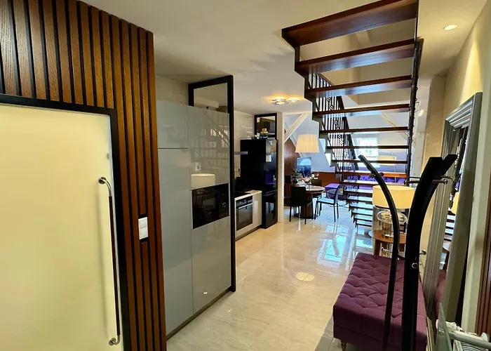 - Hlavna Ulica, Centrum, Netflix, Parking Kosice